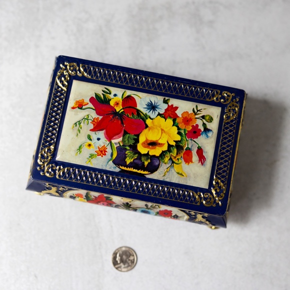 Vintage German Fricke & Nacke hinged metal footed tin blue gold floral feet - Picture 2 of 9